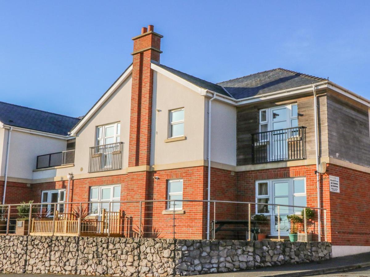 Beach View Apartment Benllech Exterior photo